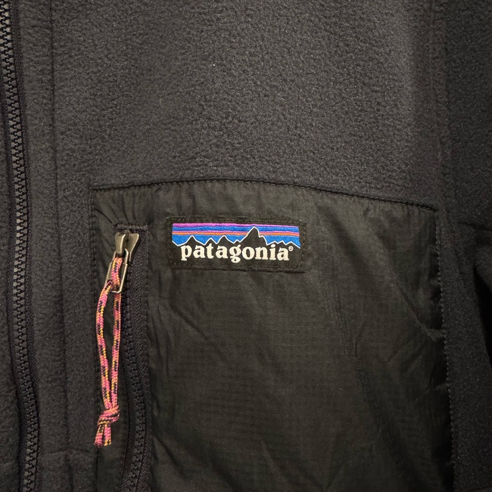 Patagonia Microdini hoody in navy blue. NWT